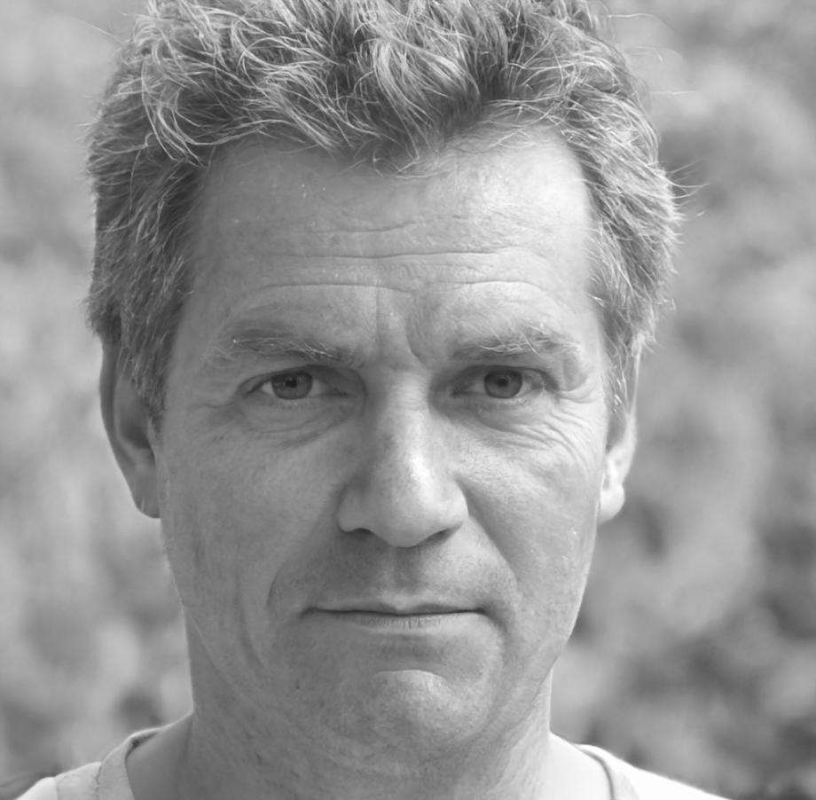 Portrait de Marc Durand, expert en planification budgétaire